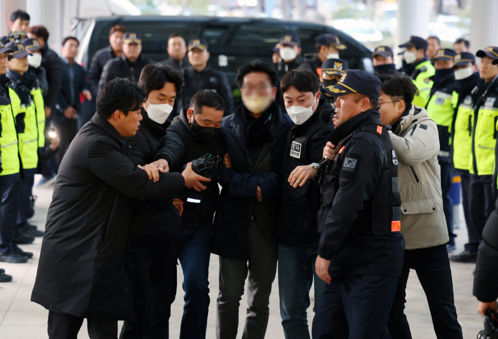 李 대표 습격 피의자 소속 정당 두고 촉각