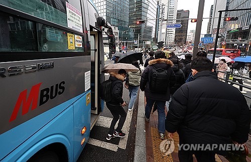 정부, 광역버스 좌석예약제 적극 확대 방침