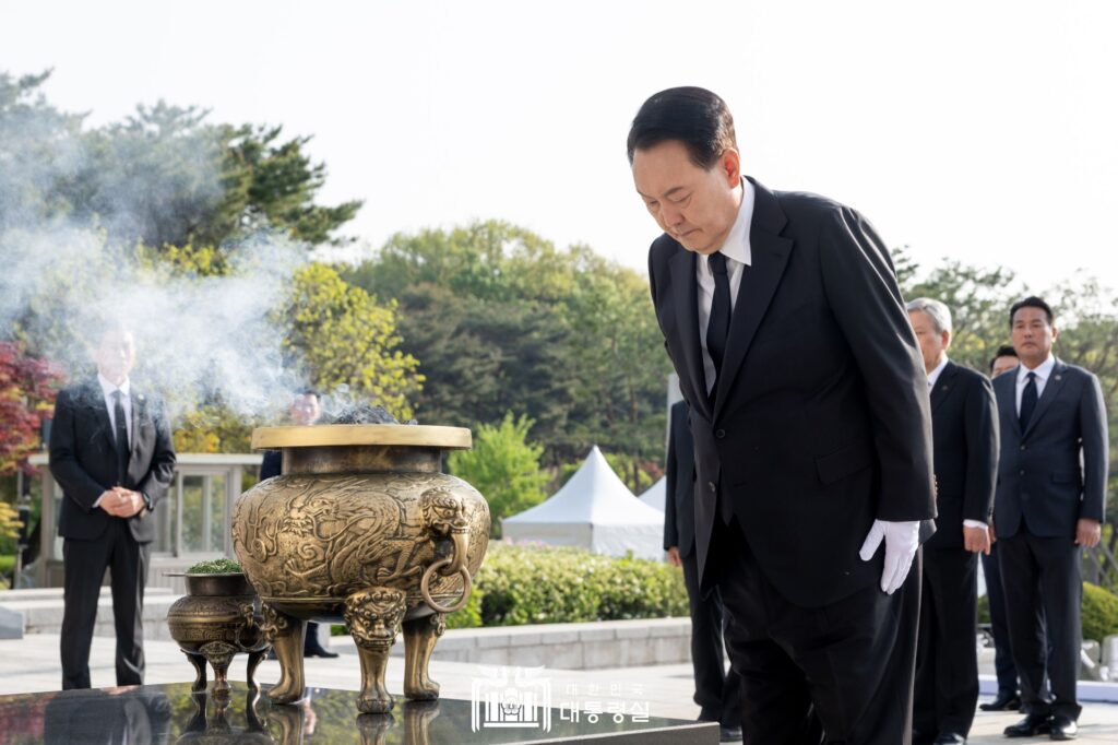 대통령실, ‘4·19 도둑참배’ 비난 조국 대표 두고 “자기애 과해”