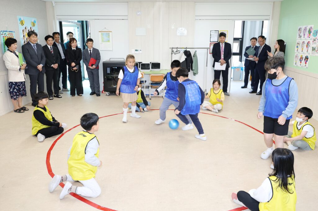 초등학교 1~2학년 체육 교과 분리 두고 정부는 환영, 교육계는 반발