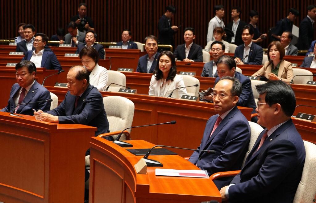 국민의힘 백기투항…여당 몫 7개 상임위원장 자리 수용하기로