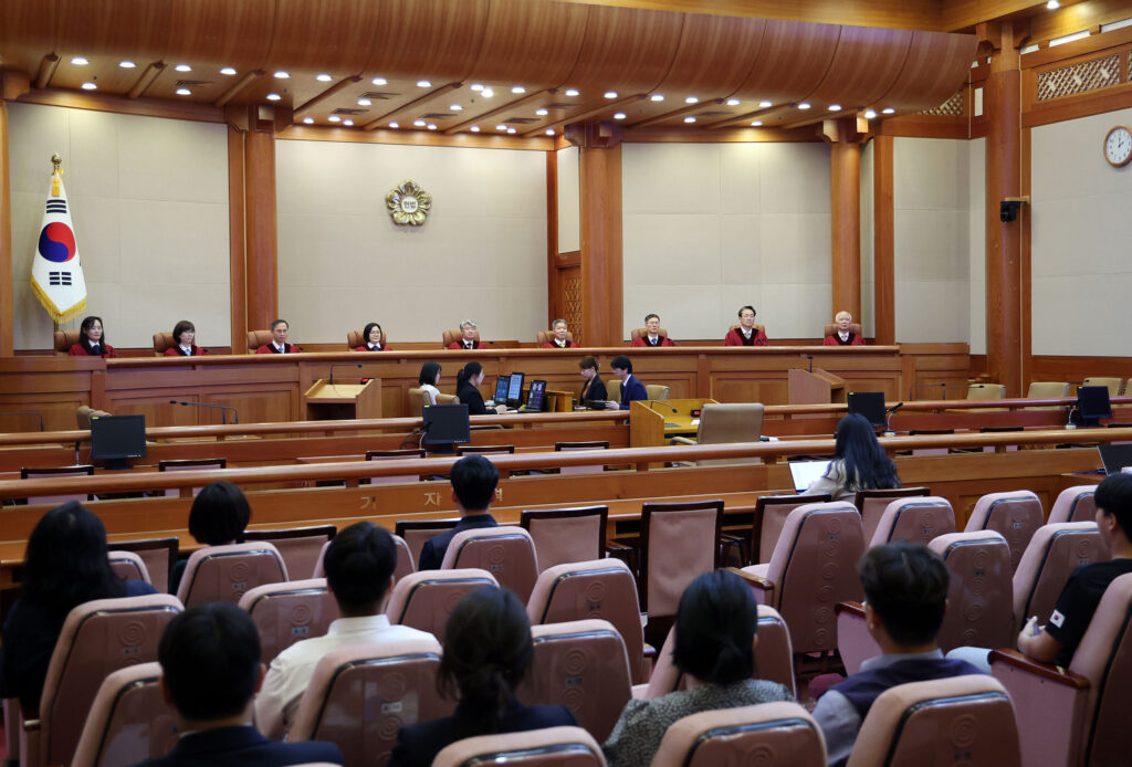 박수홍 가족처럼 재산 빼돌린 친족 처벌 가능해진다…헌재, ‘친족상도례’ 헌법불합치