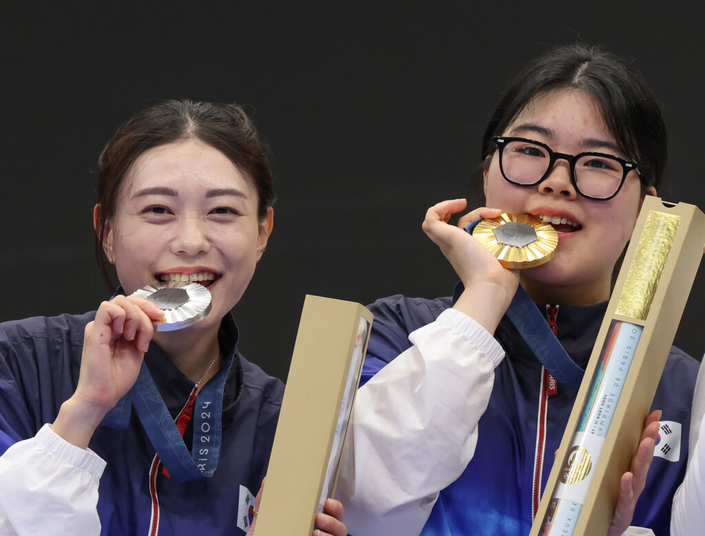 여자 공기권총 10m, 금빛 과녁 꿰뚫었다…오예진 金·김예지 銀