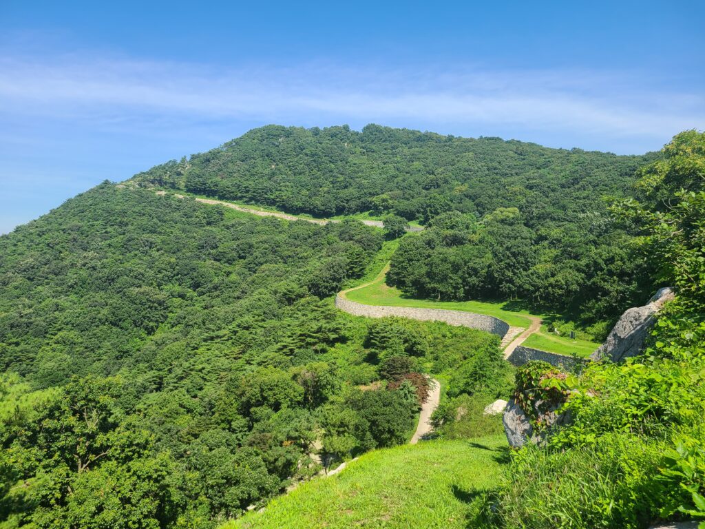 지방소멸 막으려 산지규제도 완화…보전산지 내 주택건축 허용