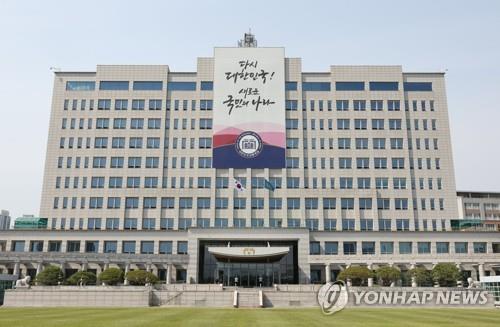 대통령실 “김여사, 尹대통령 이달 해외순방에 동행하지 않기로”