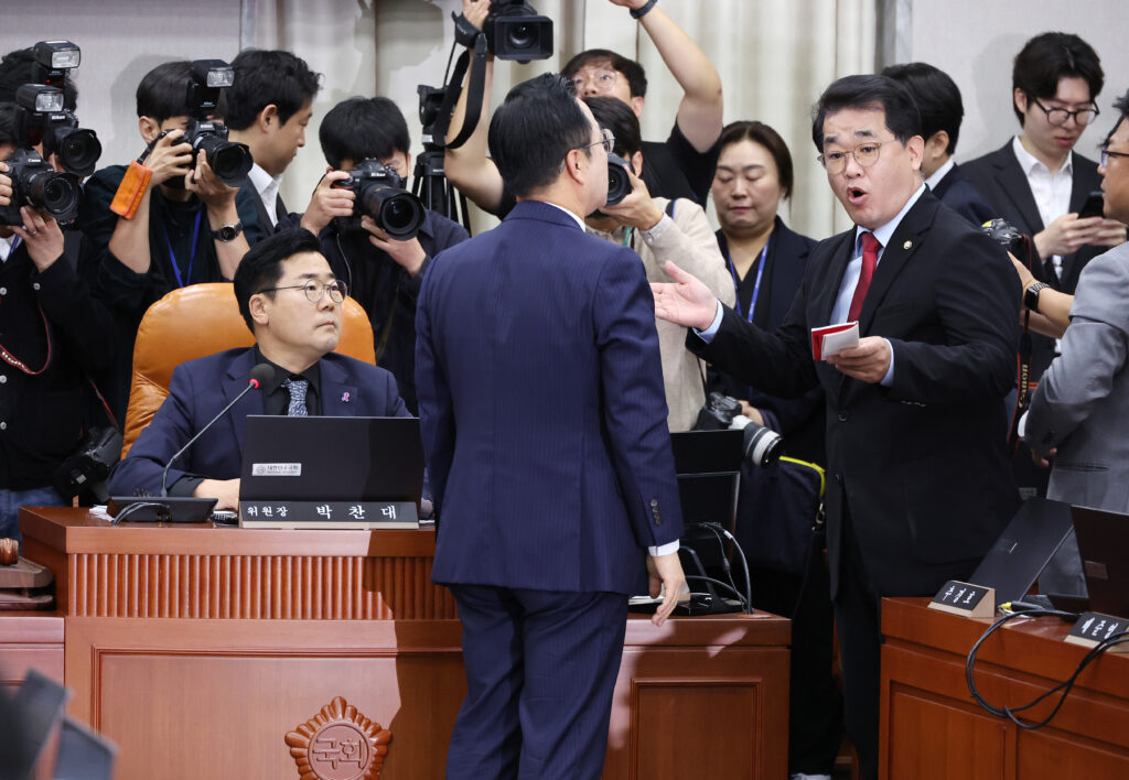 대통령실 국감, 여야 충돌…”이재명 지시냐” “김건희 와 있나”