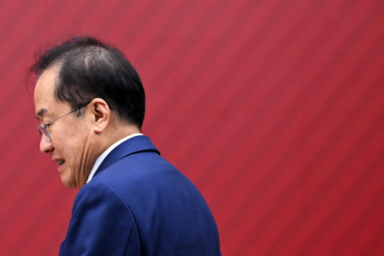 “이재명 나라에서 한 번 살아봐라” 홍준표, 尹 저격글 삭제