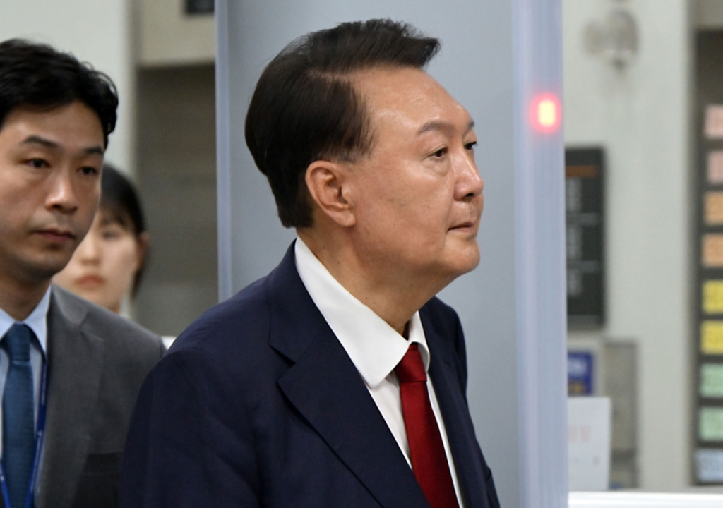 윤석열 124일 만에 재구속…3평 남짓 독방 수용