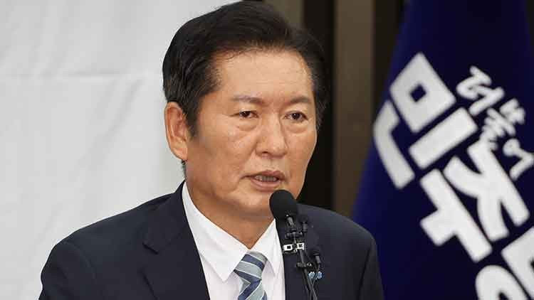 정청래 “국힘 10번,100번도 해산감…악수도 사람과 하는 것”