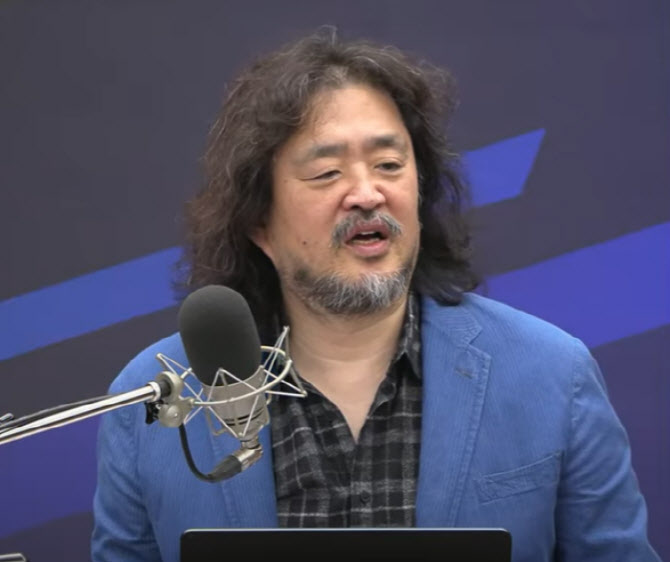 “불만이면 퇴사하라” 김어준 발언에 금감원 직원들 ‘공분’…상복 시위 격화