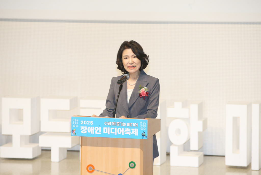 이진숙 방통위원장, 법인카드 사적 유용 혐의로 검찰 송치