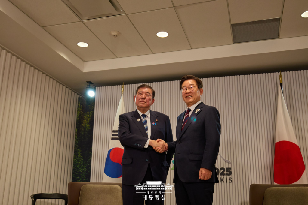 내일 부산서 韓日 정상회담…“한일 협력 확대 논의”