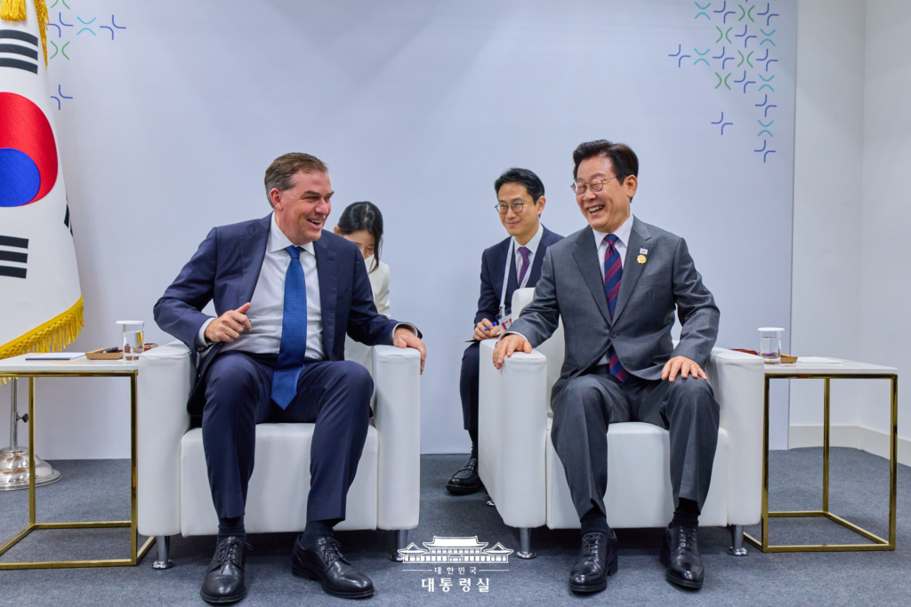 대통령실 “AWS 등 글로벌 7개사, AI 데이터센터 구축 등…