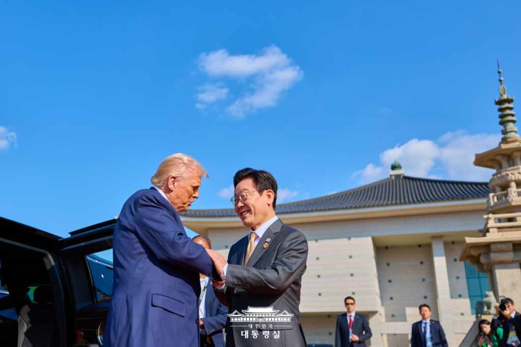 트럼프 “한국의 핵추진 잠수함 건조 승인…한미 군사동맹, 어느 때보다 강력”