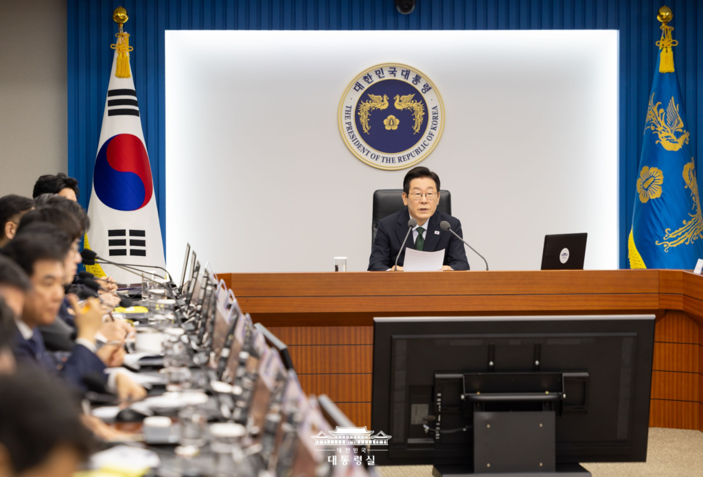 李대통령 “부동산 투기, 나라 망할 일…언젠가 반드시 폭탄 터진다”