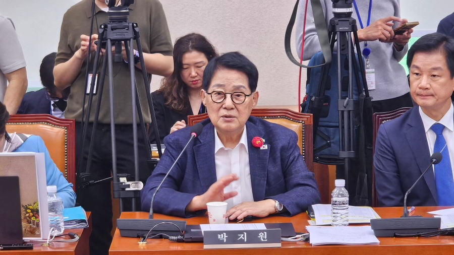박지원, 김현지 국감 출석에 “이젠 나가지 말아야…국감이 국민의힘 음해…