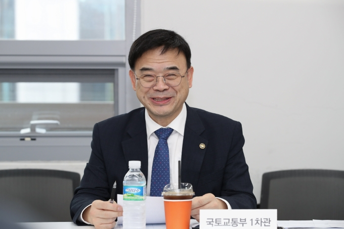 이상경 국토부 차관, ‘집값 떨어지면 사라’ 발언 논란에 대국민…