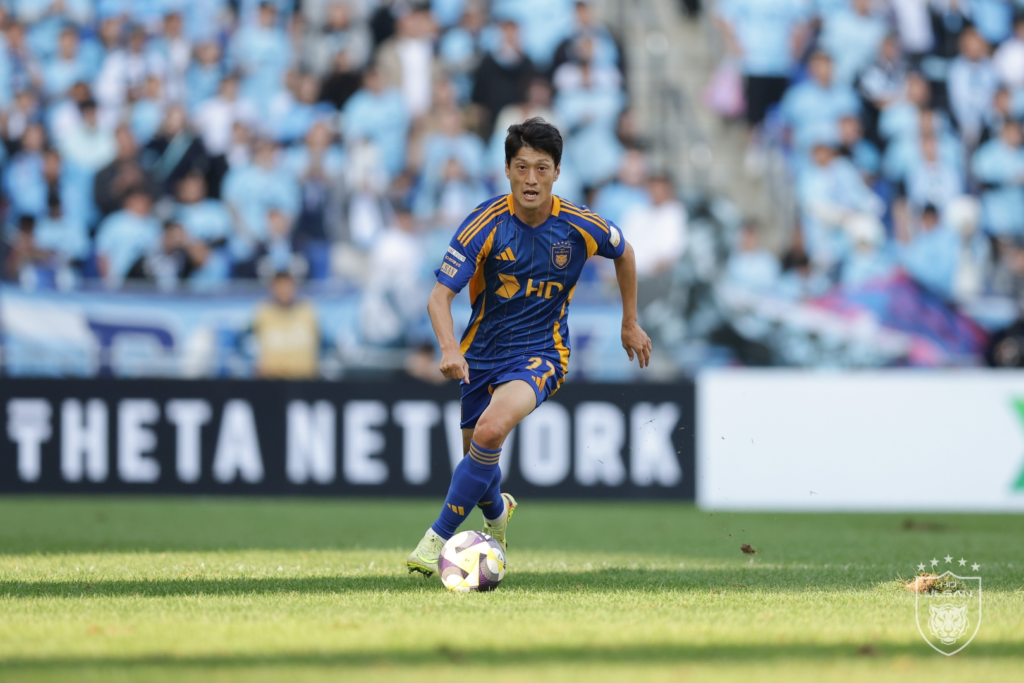 [심층취재] 스승을 외면하고 팬에게만 머리 숙인 리더