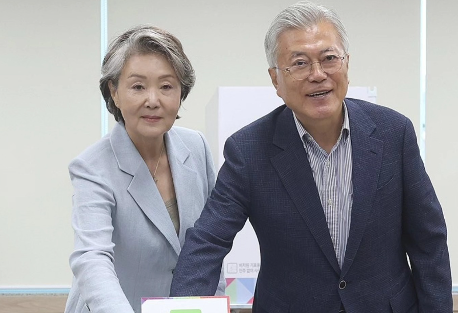 검찰, ‘김정숙 옷값 특활비 의혹’ 재수사 요청