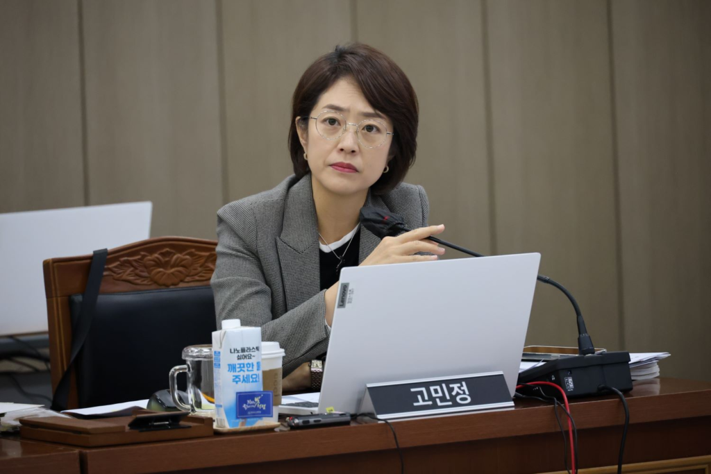 고민정, ‘학교 앞 혐오시위 차단법’ 발의…“학생 학습권 침해 심각”