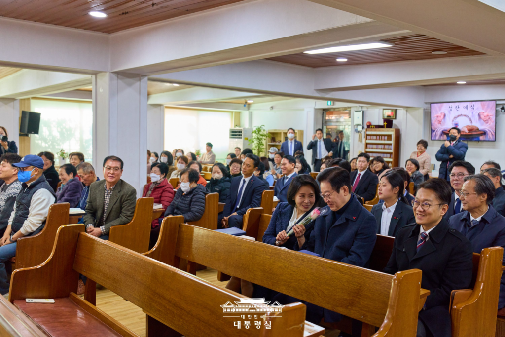 李 대통령, 김남준과 성탄 예배 동행 놓고 여야 충돌…“계양 선거 개입” vs “과도한 정치 공세”