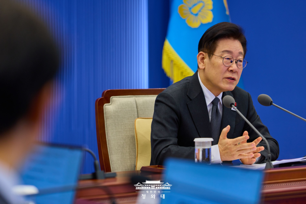 李, 다주택자에 “마지막 탈출 기회…내란 극복했는데 부동산 못 잡겠나”