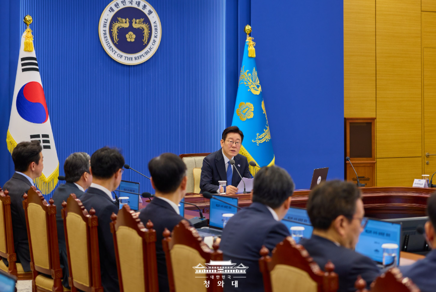 이 대통령 “입법 속도 너무 느려…국제 변화 대응 어렵다”