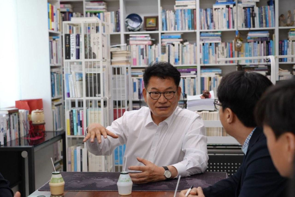 송영길, ‘장례식 불참’ 발언 사과…”정청래 ‘노무현 적통’ 주장엔 동의&hellip;