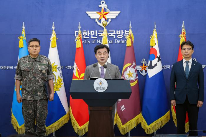 통일부 “북한 주적 규정, 평화공존과 양립 어려워”…국방부 “적 개념…