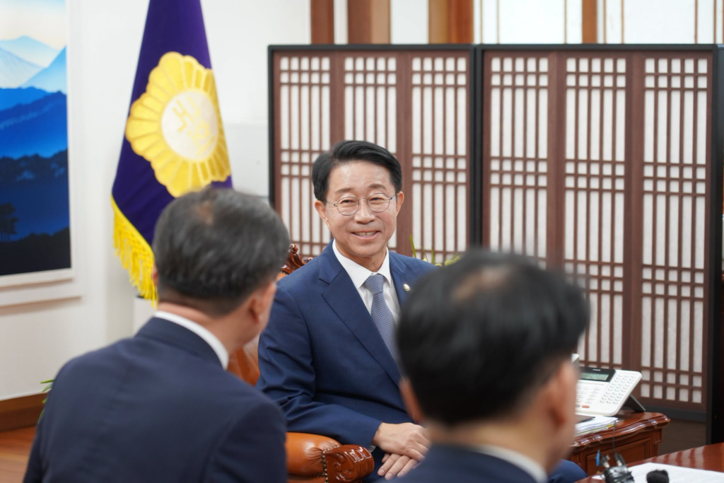 국회의장 “대통령 연임은 국민 선택…내년 개헌이 골든타임”