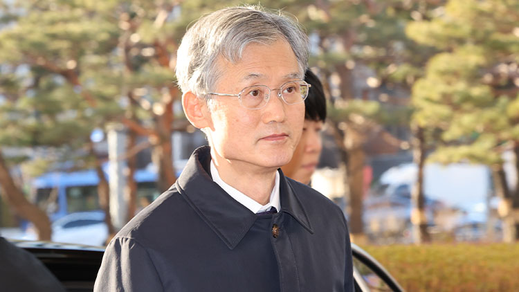 김민석 “‘조희대 물러나라’ 현수막 전국 게시” 지시…민주당, 사퇴 압박&hellip;