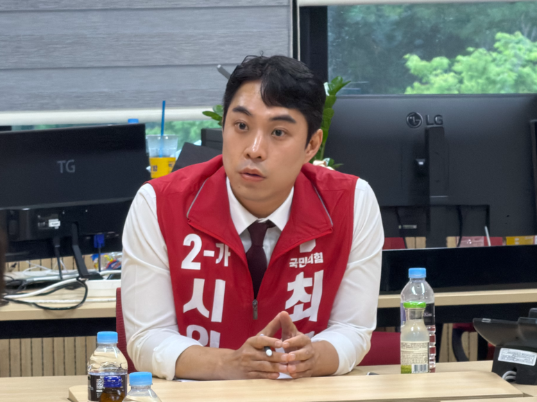 최영중 전 청주시의원 휴대전화서 또 다른 여성 나체 사진…