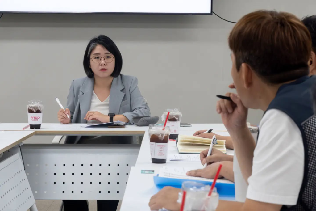 ‘특별당비 내고 남편은 급여’…용혜인, 정치자금법 위반 혐의 경찰 고발